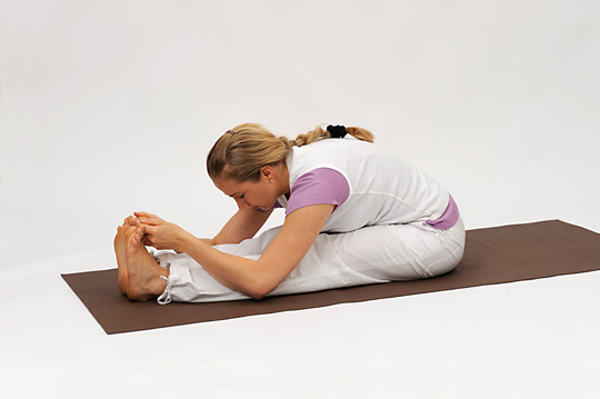 <b>FORWARD BEND (PASCHIMOTHANASANA)</b> – The forward bend gives powerful massage and stimulates all of the abdominal viscera, especially the liver and spleen. It improves digestion. Intestines are regulated, peristalsis increased and constibation combated. It helps to regulate pancreatic functions, making it an important asana for diabetes patients. It strenghtens and stretches the marmstrings, limbar and sacral regions. Joints are mobilised, the spine becomes elstic and a youthful body is maintained.